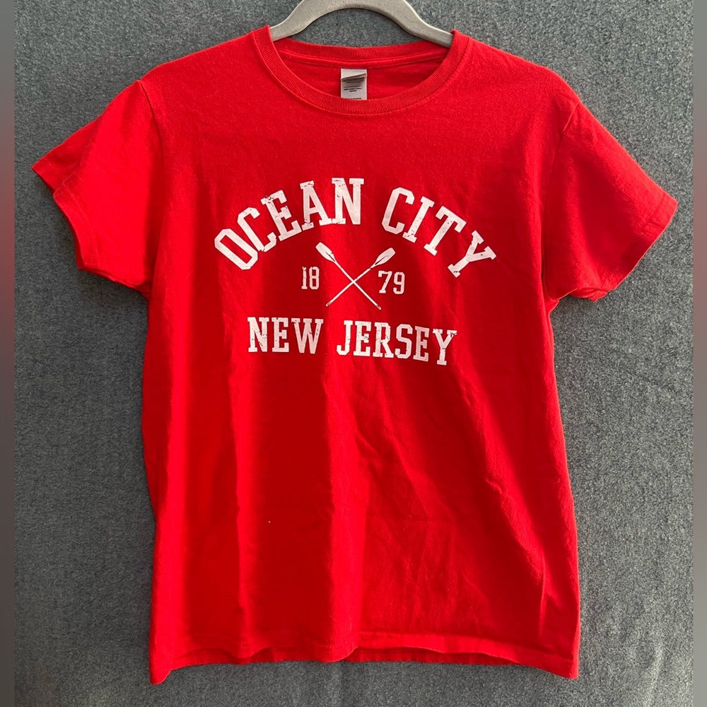Women’s Medium Ocean City Short Sleeve T-Shirt Red